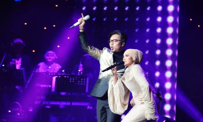 Ernie's aunt and uncle Ziana Zain and Anuar Zain held their concert recently