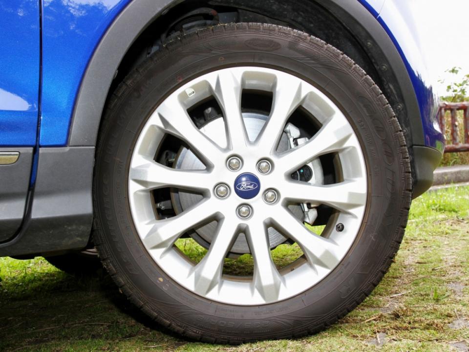 235/50 R18的輪胎配置，能帶來兼顧舒適與動態的出色表現。