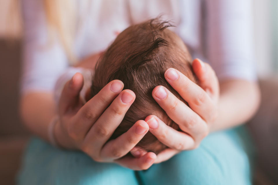 Limiting visitors after giving birth can help improve bonding as a family unit. (Image via Getty Images). 