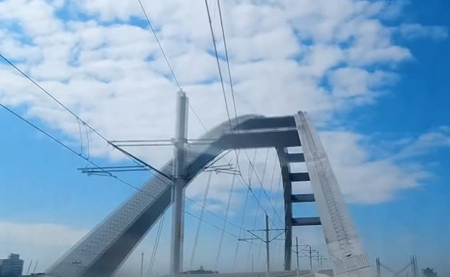 淡海輕軌的新景點藍海橋。（圖／翻攝自新北市捷運局）