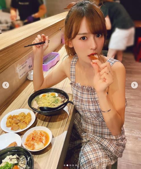 林莎分享在高雄五甲拉麵店用餐的照片。 （圖／翻攝自林莎IG）
