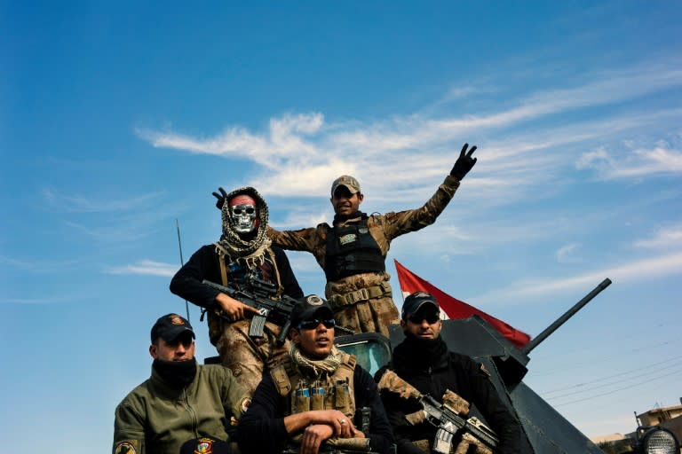 Members of the Iraqi special forces Counter Terrorism Service celebrate the announcement that east Mosul has been fully retaken from the Islamic State (IS) group