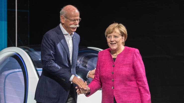 Dieter Zetsche hat Daimler zu ungeahnter Größe geführt. Kurz vor Ende seiner Amtszeit holt ihn die Dieselskandal ein. Doch ein Ziel hat er noch.