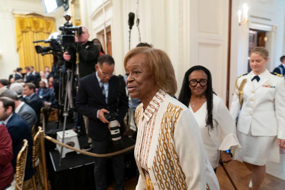 Former first lady Michelle Obama's mother Marian Robinson, center, arrives for a ceremony as President Joe Biden and first lady Jill Biden host former President Barack Obama and Michelle Obama for the unveiling of their official White House portraits in Washington, Sept. 7, 2022 (Copyright 2022 The Associated Press. All rights reserved)