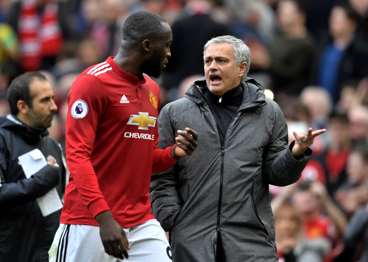Romelu Lukaku speaks with Jose Mourinho during their time together at Manchester United (Getty Images)