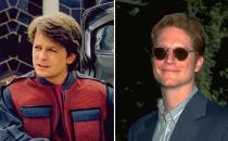 Michael J. Fox als Marty McFly, der das Ticket in die Zukunft löst - und zurück. Ursprünglich sollte es für Michael J. Fox keinen Platz im DeLorean geben: Sein Terminplan war mit Dreharbeiten für die TV-Serie "Familienbande" schon voll. So bekam Schauspieler Eric Stoltz (rechts) den Part, man hatte sogar schon sechs Wochen gedreht ...