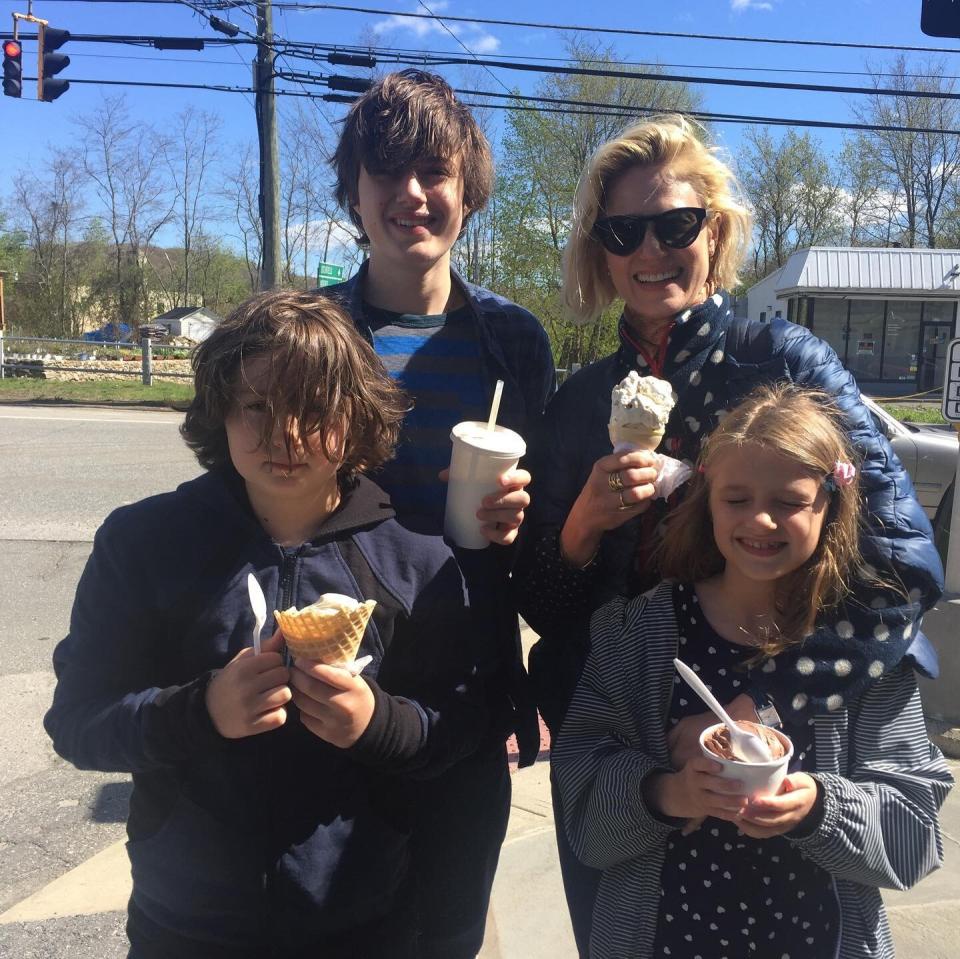 Mark ruffalos wife, Sunrise ruffalo, with their kids