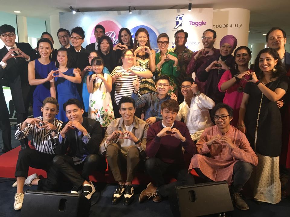 Rebecca Lim, Paige Chua, Rahimah Rahim and other music groups pose for a photo at the President’s Star Charity media conference. (Photo: Nurul Azliah/Yahoo Lifestyle Singapore)