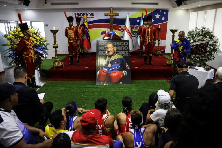 La capilla ardiente del boxeador venezolano Francisco 'Morochito' Rodríguez, instalada en Caracas el 24 de abril de 2024 (Edison Gámez)