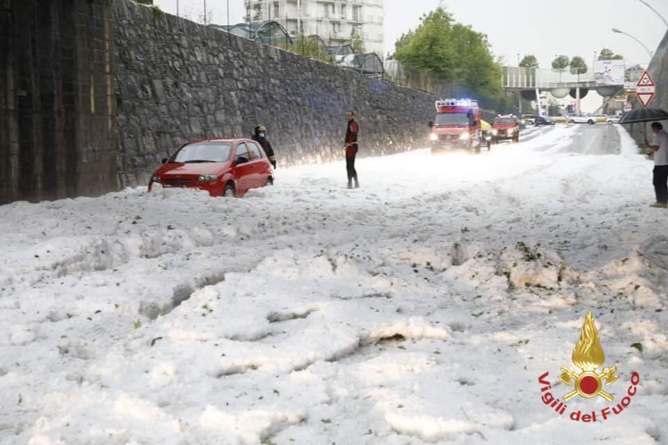 Im Juni herrscht winterliche Stimmung in Bergamo. (Bild: twitter.com/emergenzavvf)