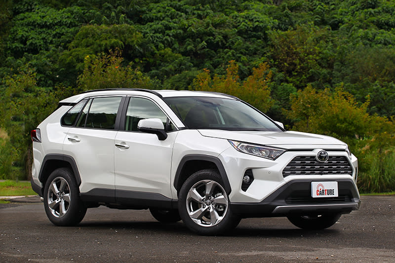 RAV4雖為SUV，但進口質感氛圍與出色的操控等因素成為第二選擇。