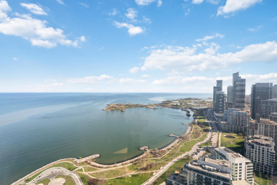 Apartment at 2405 Lake Shore Blvd W in Toronto, Ont. (Sotheby's International Realty Canada)