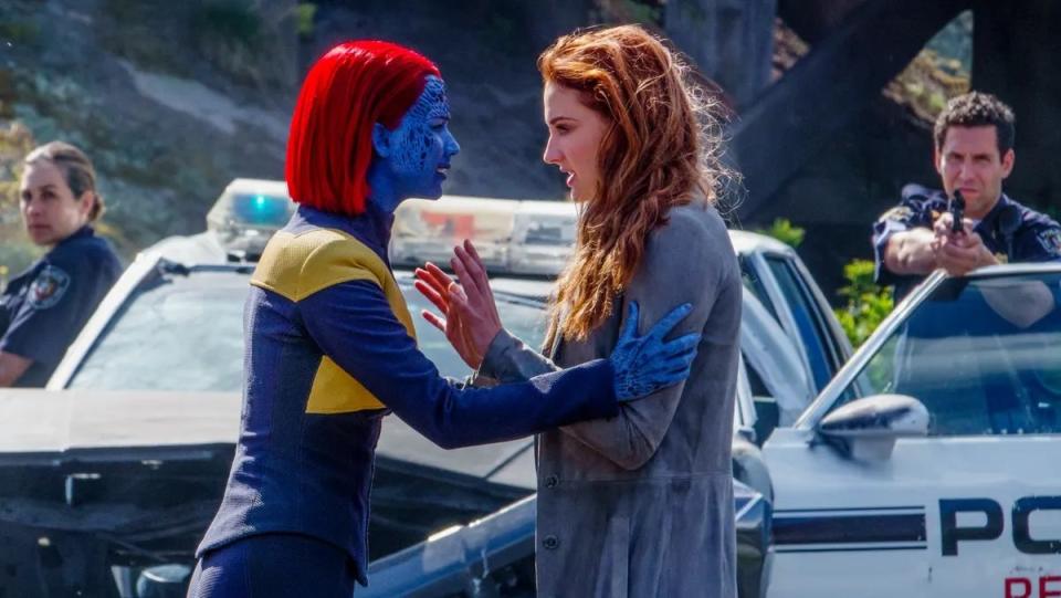 Mystique (Jennifer Lawrence) tries to reason with Jean Grey (Sophie Turner) as the police look on in Dark Phoenix.