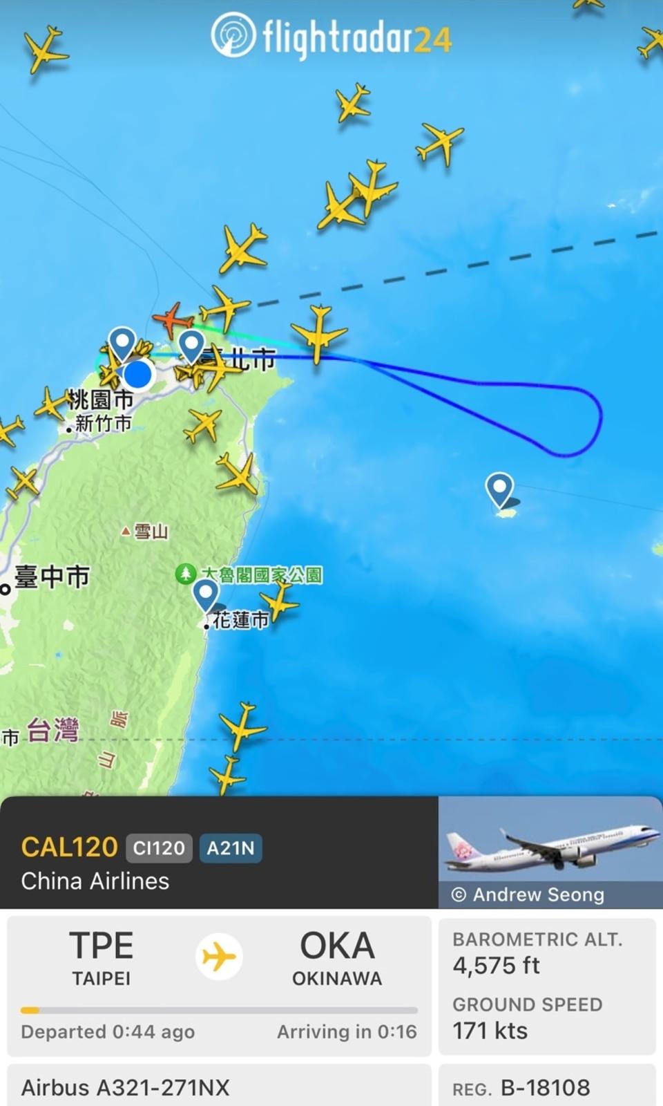 華航班機受沖繩發布海嘯警報影響返航。（翻攝自flightradar24）