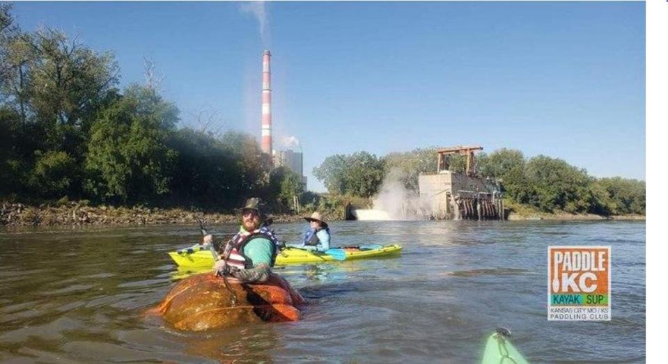 Steve Kueny spent the better part of Monday sailing the Missouri River in his 1,200-pound pumpkin boat.