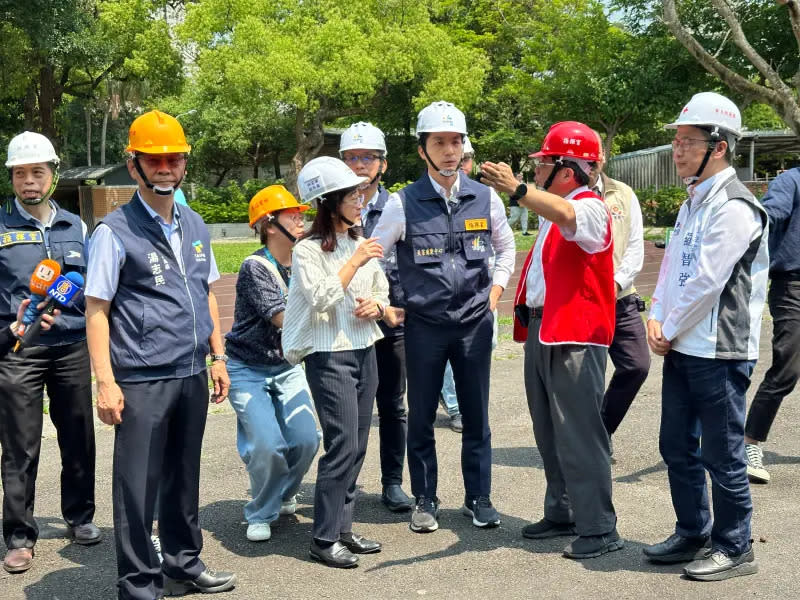 ▲蔣萬安3日巡查民族實中。（圖／記者邱新博攝，2024.04.03）