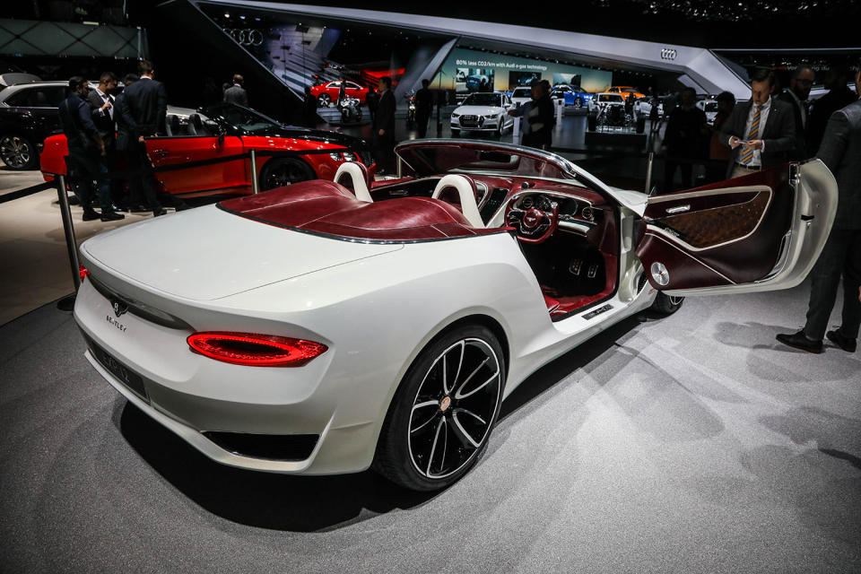 <p>GINEBRA, SUIZA – 8 DE MARZO: El Bentley EXP12 exhibido durante el segundo día de puertas abiertas para la prensa del Salón Internacional del Automóvil 2017 celebrado en el Palexpo de Ginebra, Suiza, el 8 de marzo de 2017 (Foto de Gerlach Delissen – Corbis / Corbis a través de Getty Images). </p>