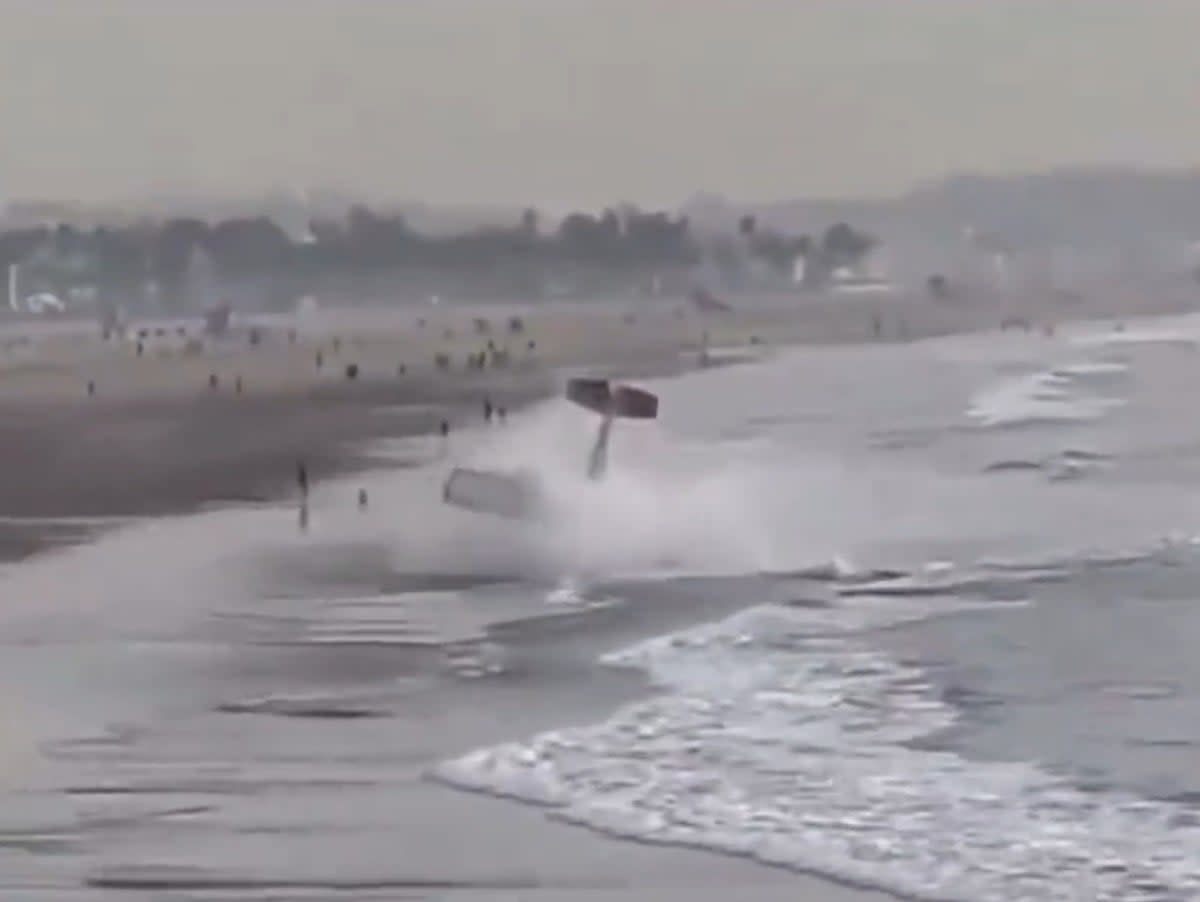 Rex Minter’s single-engine Cessna ditches in the Santa Monica surf on Thursday 22 December (CBS Los Angeles)