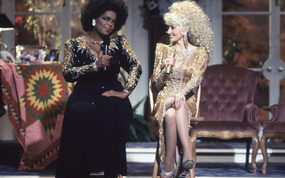 Dolly Parton with Oprah in 1987 - Getty