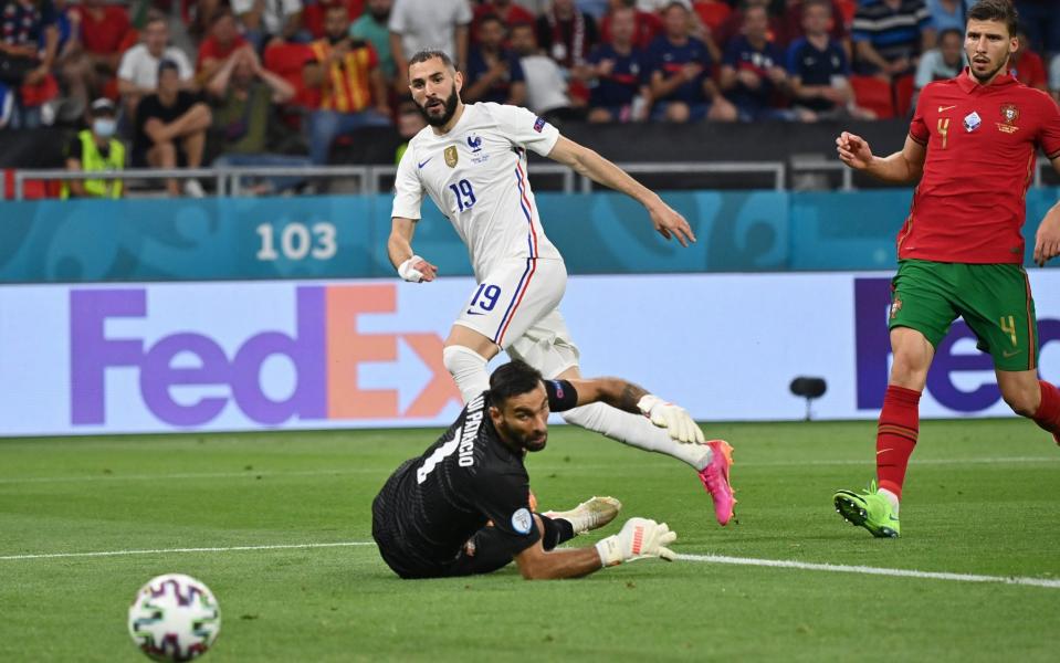 Benzema rolls ball past Lloris - Tibor Illyes - Pool/Getty Images