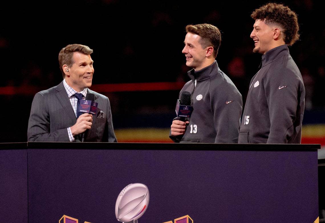 Kansas City Chiefs quarterback Patrick Mahomes, right, and San Francisco 49ers quarterback Brock Purdy laugh alongside NFL Network anchor Scott Hanson during Super Bowl LVIII’s Opening Night event at Allegiant Stadium on Monday, Feb. 5, 2024, in Las Vegas. Nick Wagner/nwagner@kcstar.com