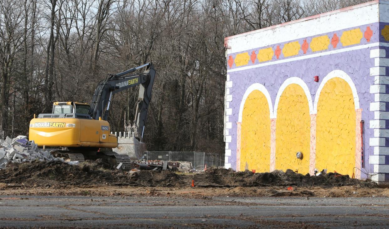 Crews raze the former restaurant at Cleveland Road near Grape Road Tuesday, Jan. 2, 2024, in Mishawaka to make room for a three-story self-lock storage facility planned for the property.