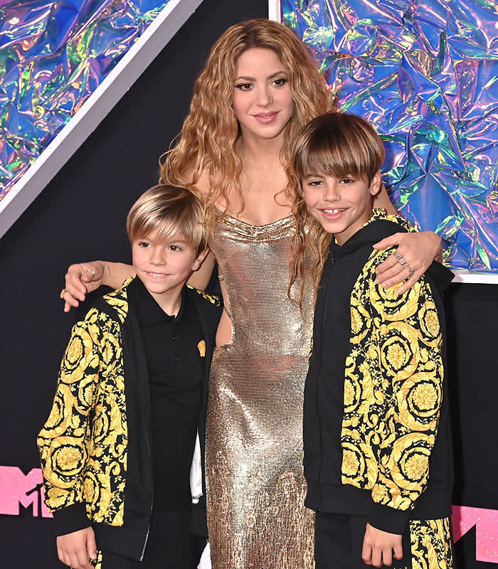 Shakira con sus hijos Milan y Sasha 