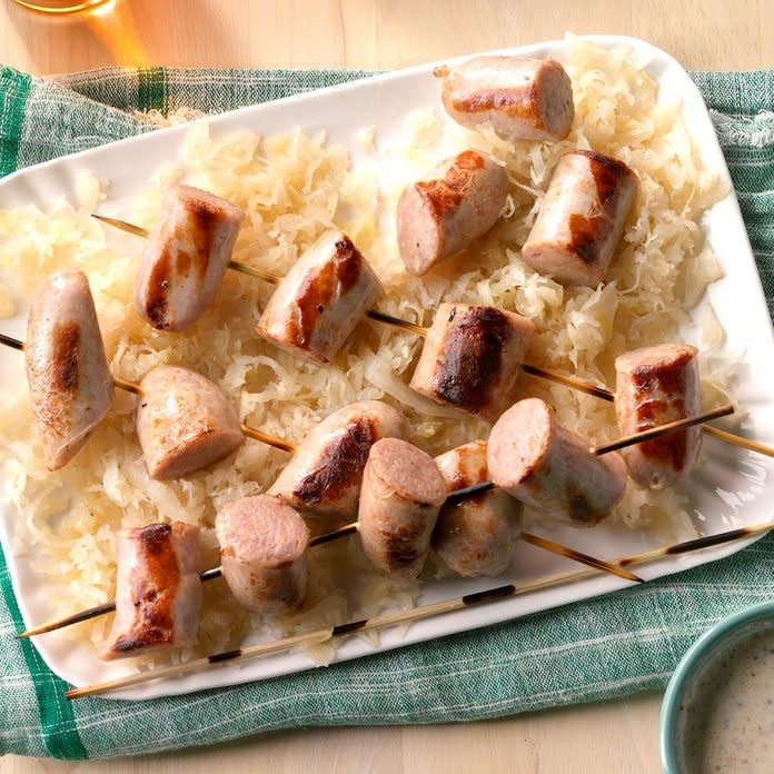 Oktoberfest Brats With Mustard Sauce Exps Sdon17 196517 D07 06 5b 2