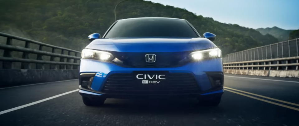 圖／2023 Honda Civic e：HEV採用IPU智慧型動力控制單元，搭載次世代鋰電池，具備1.05kWh電力容量，可達媲美電動化車款的瞬間反應，實現0~100km/h加速僅7.8秒的暢快體驗。