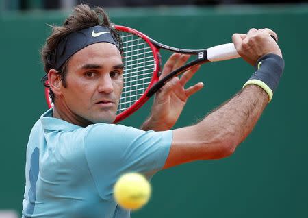 Roger Federer of Switzerland returns the ball to Gael Monfils of France during their match at the Monte Carlo Masters in Monaco April 16, 2015. REUTERS/Eric Gaillard