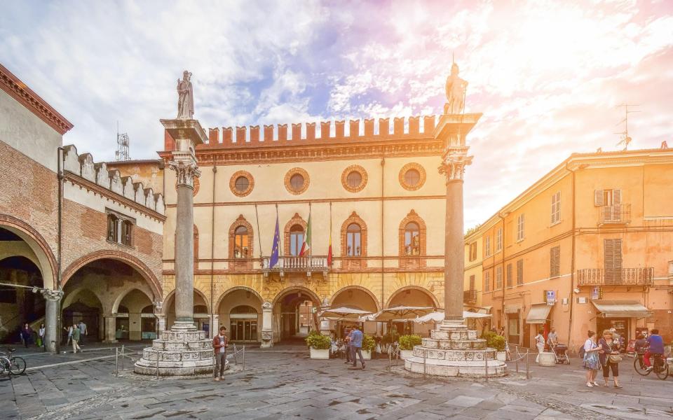 Piazza del Popolo ravenna - Alamy