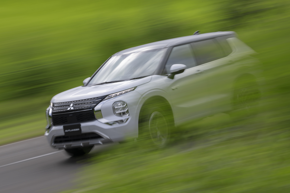 View Photos of the 2023 Mitsubishi Outlander Plug-In Hybrid