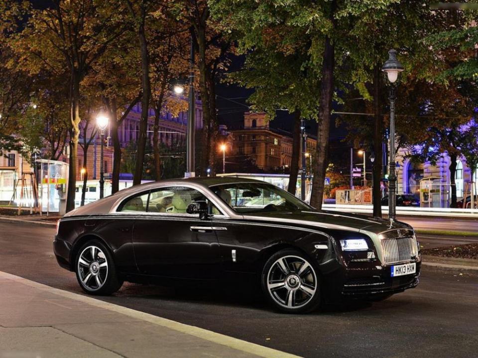 「肉眼可晰」的造車工藝！Rolls-Royce Wraith重現英國偵探老片的經典老車