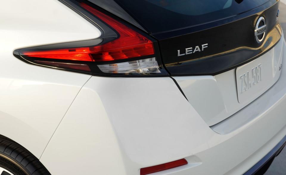 <p>The longer-range Leaf is identifiable by a "Plus" badge on the hatch and a slightly different front end with bits of blue trim.</p>