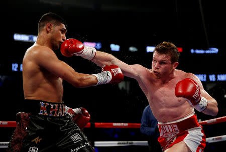 FILE PHOTO: Boxing - Saul 'Canelo' Alvarez v Amir Khan WBC Middleweight Title - T-Mobile Arena, Las Vegas, United States of America - 7/5/16Canelo Alvarez and Amir Khan in actionAction Images via Reuters / Andrew Couldridge