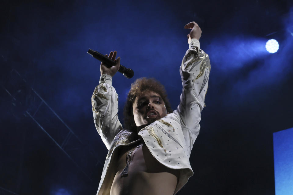 El cantante estadounidense Josh Kiszka de Greta Van Fleet durante su concierto en el Festival Vive Latino en la Ciudad de México el sábado 16 de marzo de 2024. (Foto AP/Ginnette Riquelme)