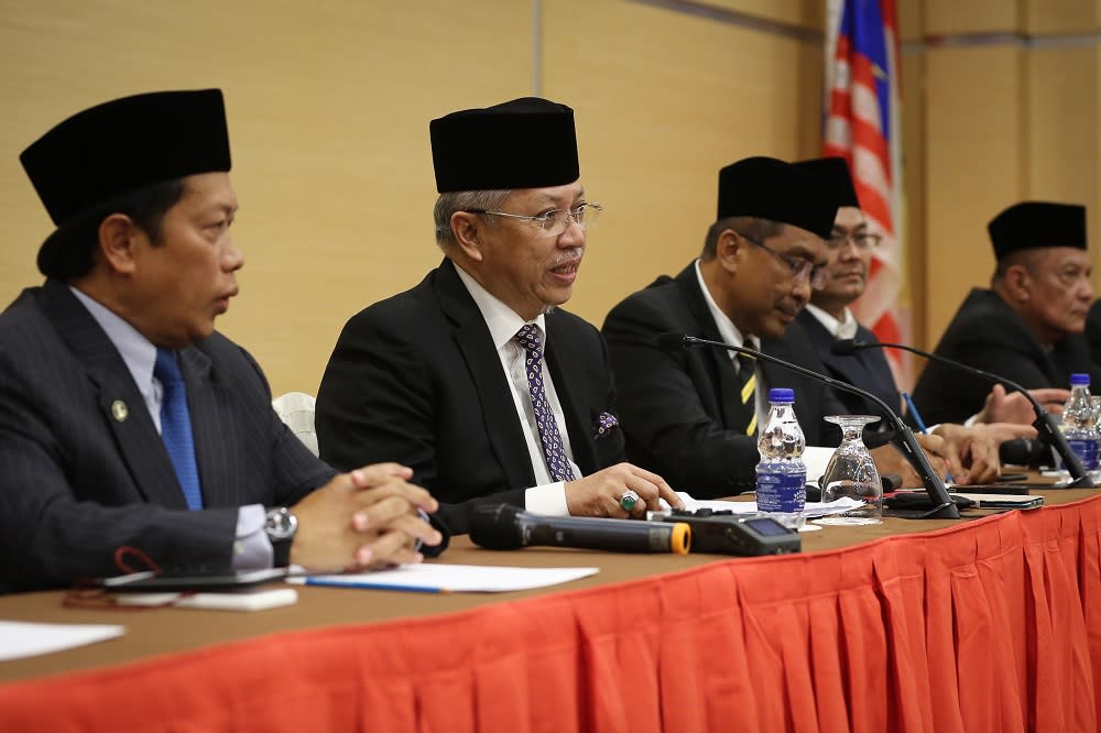 Umno secretary-general Tan Sri Annuar Musa (second left) speaks during a press conference at the party’s headquarters in Kuala Lumpur February 25, 2020. — Picture by Yusof Mat Isa