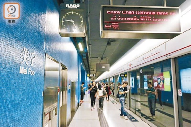 案發在港鐵美孚站月台。



