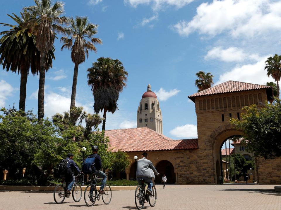 Cyclists traverse the main quad on Stanford University's campus in Stanford California.JPG