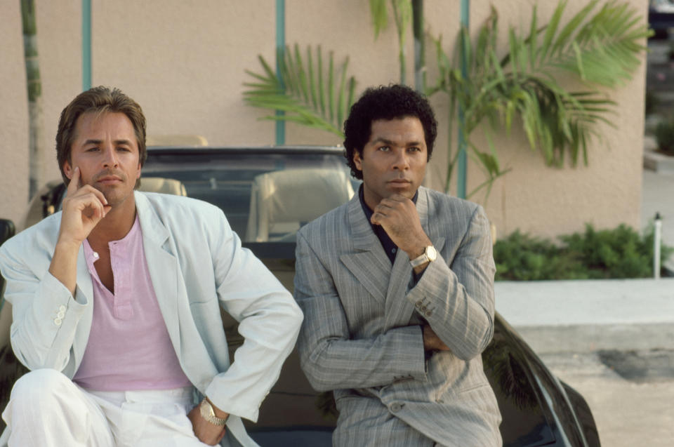 Don Johnson era estrella de los '80 con 'Miami Vice', imponiendo la moda de los mocasines sin medias y las remeras de cuello redondo por debajo de los trajes. (Foto de Frank Carroll/NBCU Photo Bank/NBCUniversal via Getty Images via Getty Images)