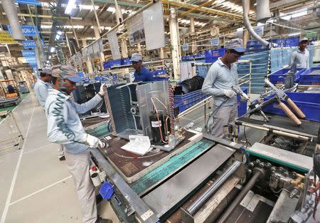 Workers assemble air conditioners inside the Daikin Industries Ltd. plant at Neemrana in the desert Indian state of Rajasthan, October 1, 2014. REUTERS/Adnan Abidi