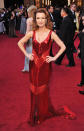 Ein rotes Glitzer-Kleid mit XXL-Schleppe. Vielleicht ein bisschen mehr. Aber Jane Seymour muss es ja wissen, die 61-jährige Schauspielerin sollte mittlerweile wissen, was man auf dem Roten Teppich trägt.