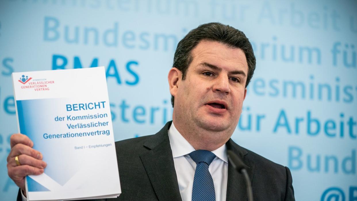 Bundesarbeitsminister Hubertus Heil bei der Pressekonferenz zur Vorstellung der Empfehlungen der Rentenkommission.