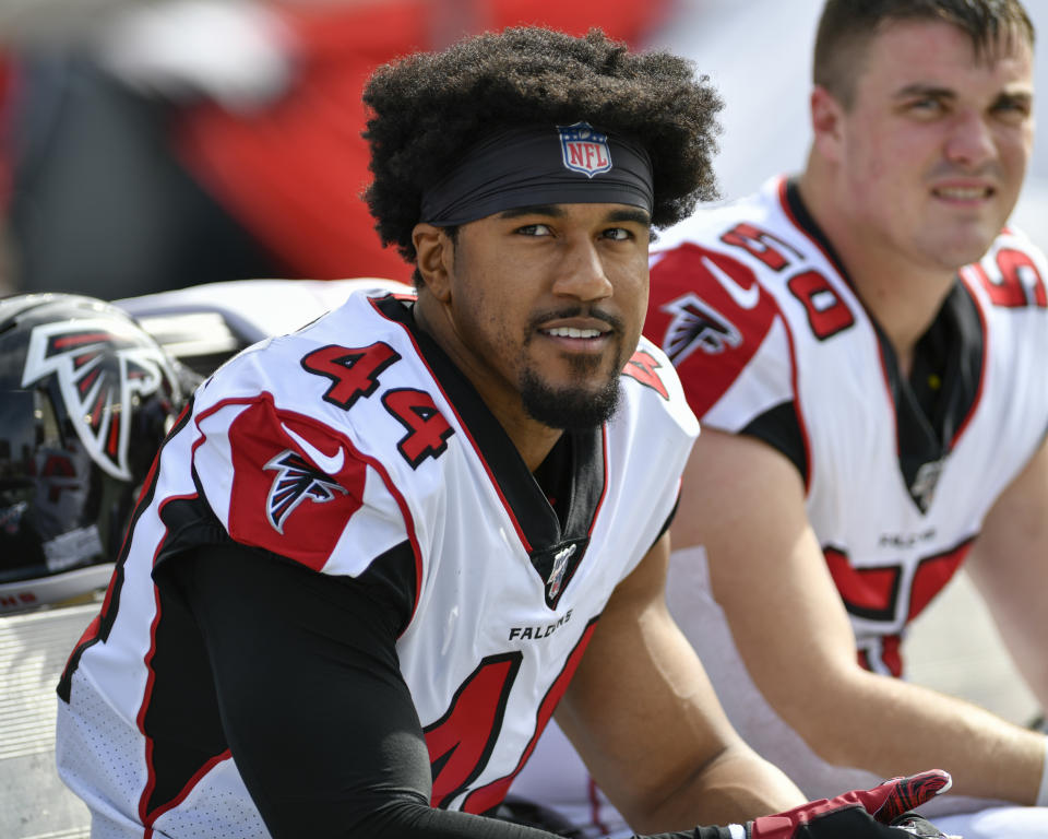 Former Atlanta Falcons defensive end Vic Beasley (44) signed with the Titans this offseason. (Photo by Roy K. Miller/Icon Sportswire via Getty Images)