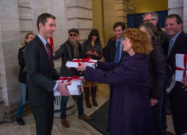 Simon, center right, hands over a stack of signed petitions to the office of then-New York City Mayor Bill de Blasio in 2015. She has a history of opposing new real estate developments. (Photo: Robert Nickelsberg/Getty Images)