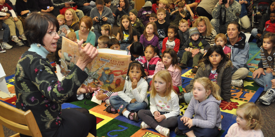 teacher storytime classroom