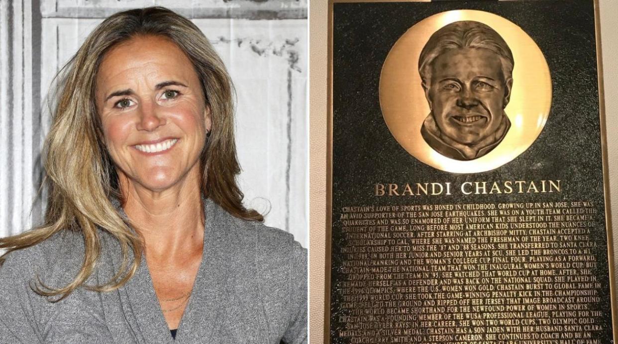 Brandi Chastain recibió como homenaje una placa con la figura de su cara resaltando sobre todo, aunque no se parezca en nada a ella. | Foto: Sports Illustrated