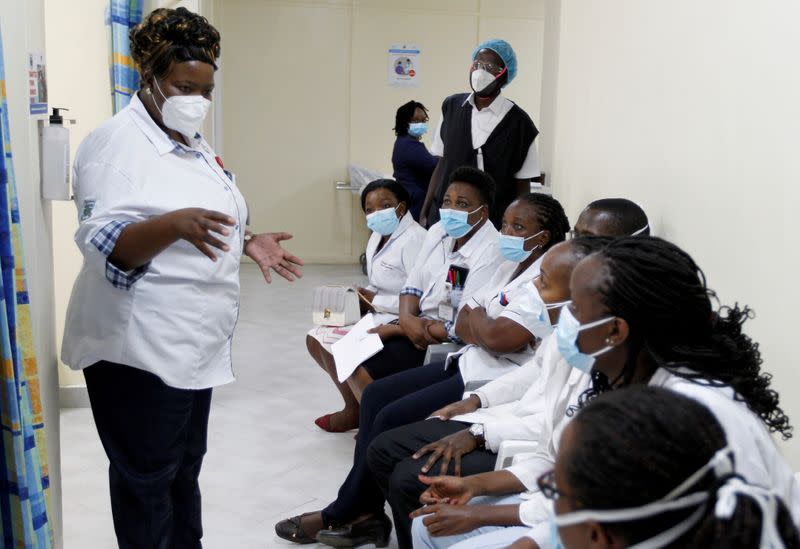 FILE PHOTO: FILE PHOTO: Kenya to kick off coronavirus vaccination campaign with COVAX shots in Nairobi