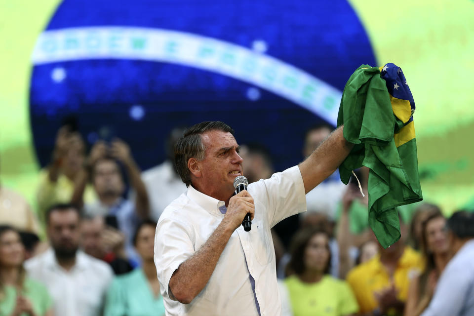 Bolsonaro voltou a atacar a integridade das eleições e sugeriu filmar eleitores na hora do registro do voto na urna para que seja usado na conferência da apuração. (Foto: Buda Mendes/Getty Images)