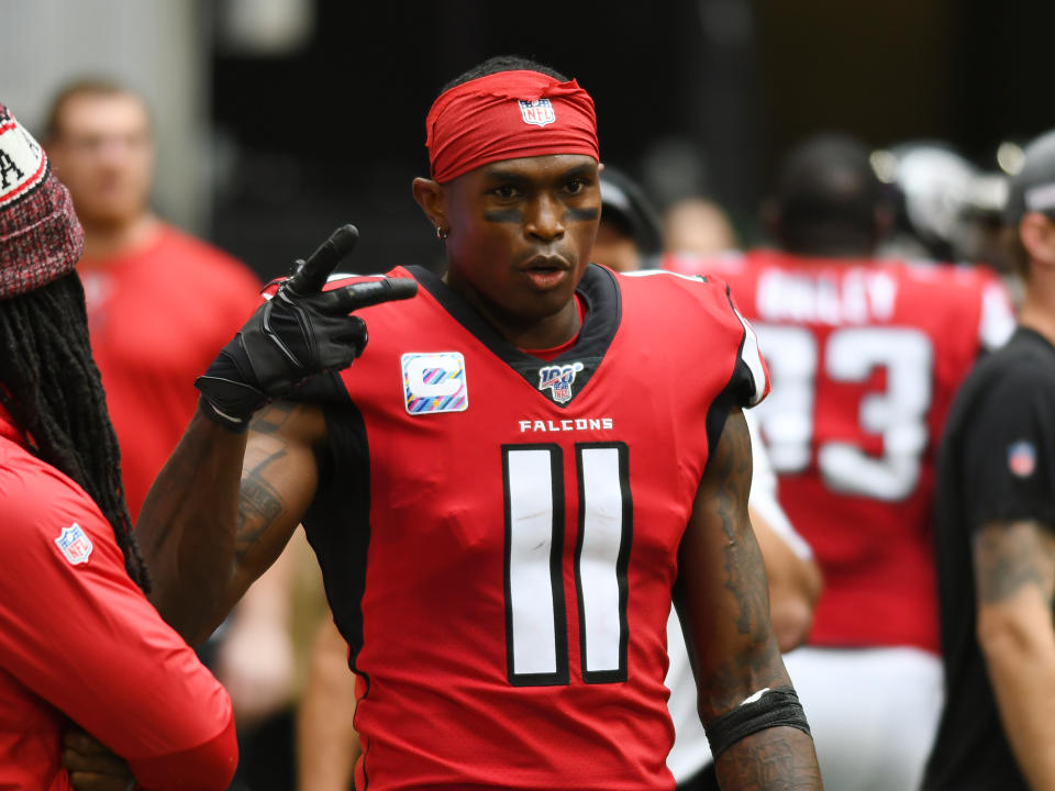 Atlanta Falcons receiver Julio Jones reportedly showed support for head coach Dan Quinn.(Jeffrey Vest/Getty Images)